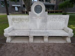 Pjotr Tšaikovskile on pühendatud ka üks pink Haapsalus, kus helilooja armastas suvitada.