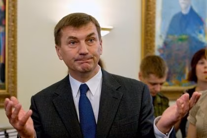 V&otilde;la valud ja v&otilde;lud majanduspoliitikas