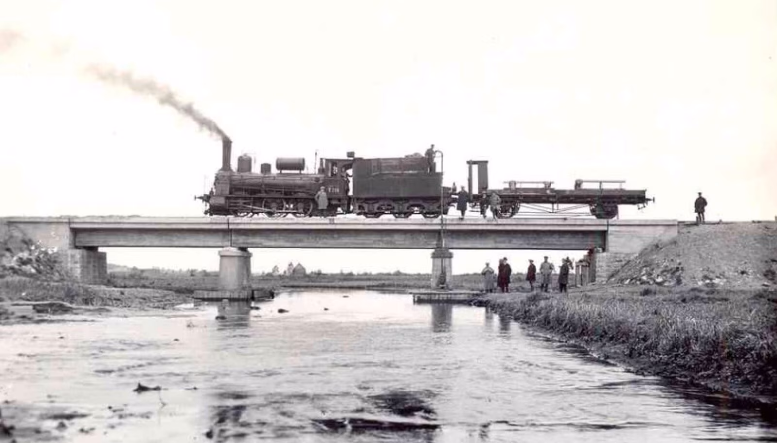 *s&otilde;itsin rongiga &uuml;le j&otilde;e&hellip; jt luuletusi